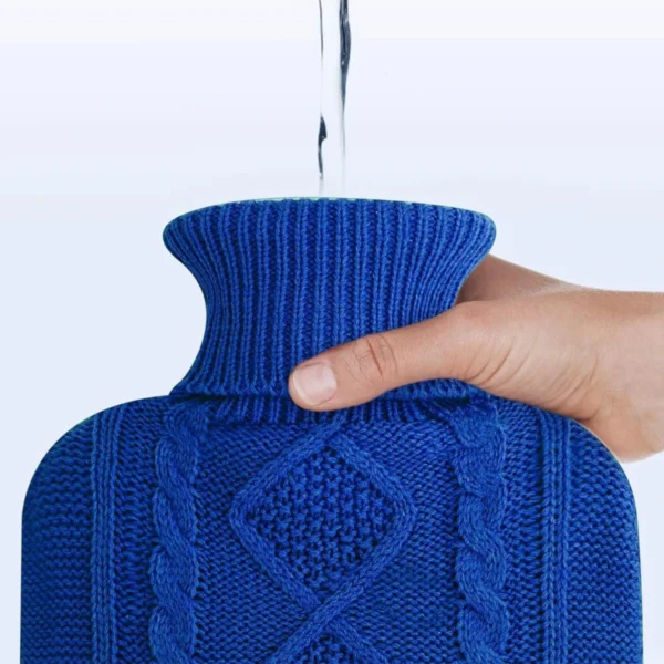 Bouillotte Eau Chaude En Tricot Molletonné Bleu Roi 7 Bouillotte Eau Chaude En Tricot Molletonné Bleu Roi -Monin Sirop Store BouillotteeauchaudeTricotLaineBleuroi