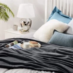 Dessus De Lit "Margaux" Anthracite En Simili Flanelle Luxueuse -Monin Sirop Store Dessusdelit4saisons2personnesMargauxanthraciteenflanelleluxueuse