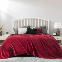 Dessus De Lit "Margaux" Rouge Simili En Flanelle Luxueuse