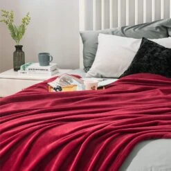 Dessus De Lit "Margaux" Rouge Simili En Flanelle Luxueuse -Monin Sirop Store DessusdelitmicrofibrelaineMargauxrougeenflanelleluxueuse