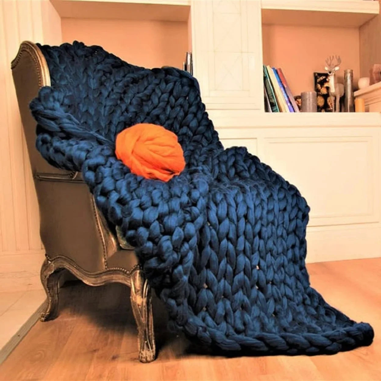 Plaid Grosse Maille "Adèle" Bleu Marine En Tricot Doux Et Chaud 3 Plaid Grosse Maille "Adèle" Bleu Marine En Tricot Doux Et Chaud