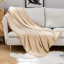 Jeté De Canapé Beige En Simili Velours Fin Et Soyeux -Monin Sirop Store Jetedecanape4saisonsCelineBeigeenveloursfinsoyeuxLePlaidFrancais