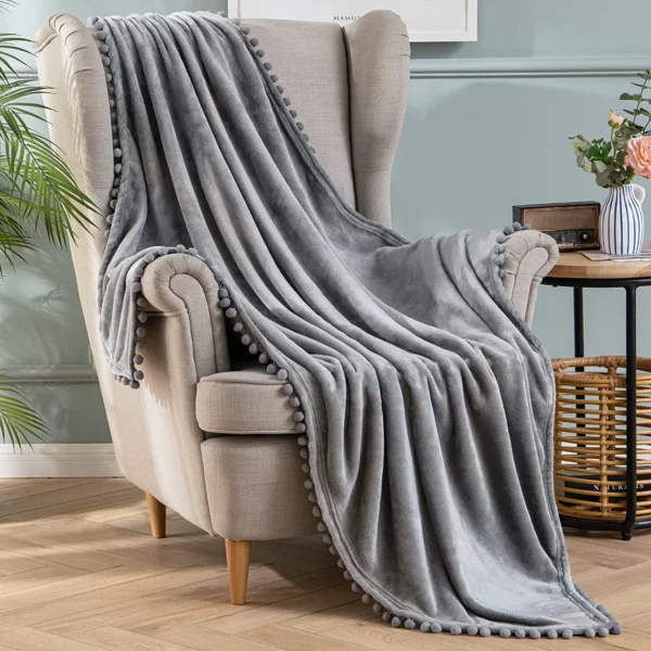 Jeté De Canapé Gris En Simili Velours Fin Et Soyeux
