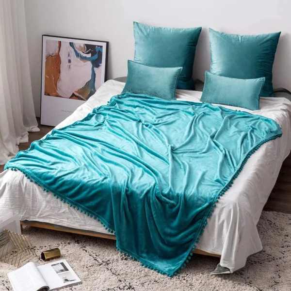 Jeté De Canapé Turquoise En Simili Velours Fin Et Soyeux -Monin Sirop Store JetedecanapelaineCelineTurquoiseenveloursfinsoyeuxLePlaidFrancais