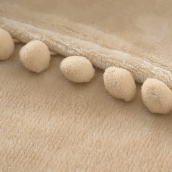 Jeté De Canapé Beige En Simili Velours Fin Et Soyeux -Monin Sirop Store JetedecanapeplaidCelineBeigeenveloursfinsoyeuxLePlaidFrancais