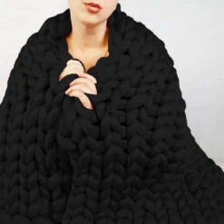 Plaid Grosse Maille "Adèle" Noir En Tricot Doux Et Chaud -Monin Sirop Store Plaid grosse maille noir XL un must pour les amateurs de sobriete