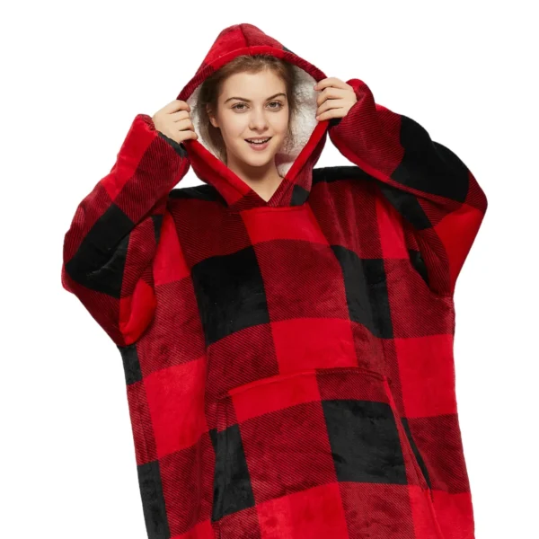 Plaid Avec Manches Écossais - Couverture Polaire Géante à Enfiler -Monin Sirop Store Plaidaenfilerecossaisrougeetnoir