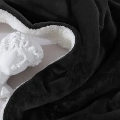 Plaid Polaire "Blandine" Noir Doublé Avec Fourrure Sherpa 10 Plaid Polaire "Blandine" Noir Doublé Avec Fourrure Sherpa -Monin Sirop Store PlaidcanapeBlandineNoirCouverturePolaireenFourrureSherpaLePlaidFrancais