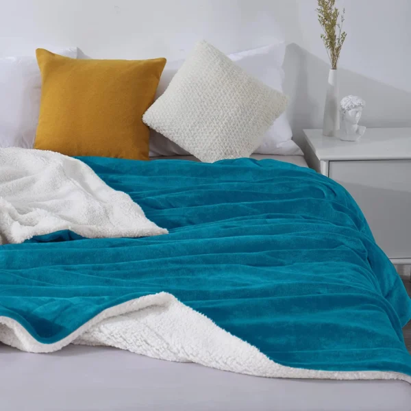 Plaid Polaire "Blandine" Turquoise Doublé Avec Fourrure Sherpa -Monin Sirop Store PlaidchauffantBlandineturquoiseCouverturePolaireenFourrureSherpaLePlaidFrancais