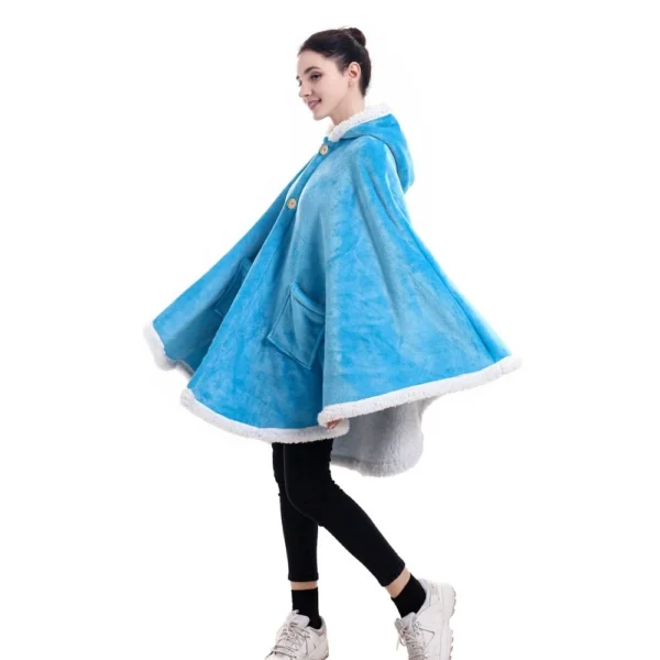 Poncho Plaid Polaire Géant Bleu Azur à Capuche Et Poches Latérales 13 Poncho Plaid Polaire Géant Bleu Azur à Capuche Et Poches Latérales -Monin Sirop Store PonchoPlaidfemmeGeantIrisAzur